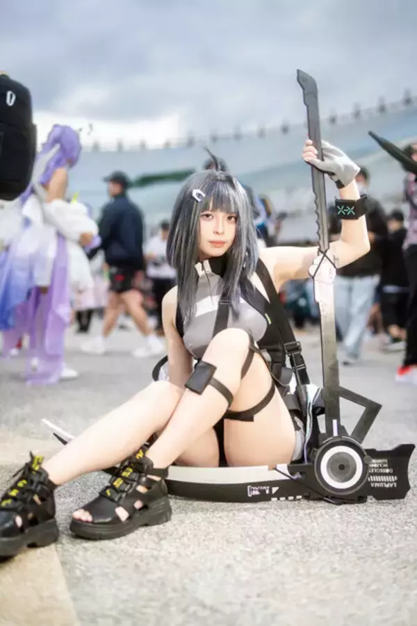 「【コスプレ】NIKKE、鳴潮、アズレン…人気ゲーム揃い踏み！躍動する曲線美で魅せる美女レイヤー8選【写真29枚】」の画像