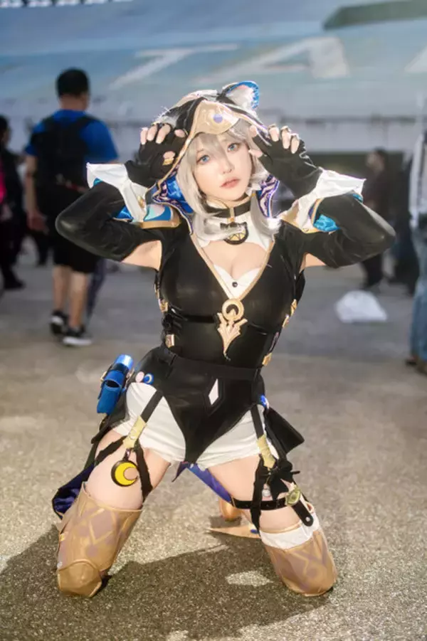 「【コスプレ】NIKKE、鳴潮、アズレン…人気ゲーム揃い踏み！躍動する曲線美で魅せる美女レイヤー8選【写真29枚】」の画像