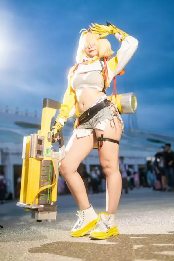 「【コスプレ】NIKKE、鳴潮、アズレン…人気ゲーム揃い踏み！躍動する曲線美で魅せる美女レイヤー8選【写真29枚】」の画像