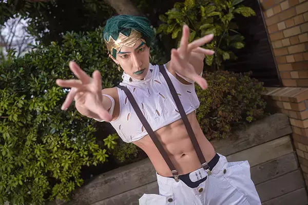 「【コスプレ】『岸辺露伴は動かない』を筋肉美で魅せる！注目レイヤー・AKIHITO【写真14枚】」の画像