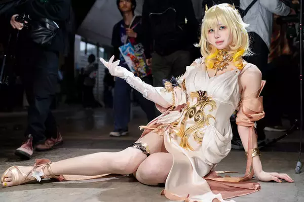「【コスプレ】ギリシャ彫刻のような美しい黄金比を魅せる！『崩スタ』アグライアの美女レイヤーが神話の世界を奏でる【写真9枚】」の画像
