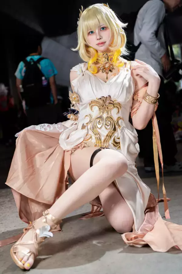 「【コスプレ】ギリシャ彫刻のような美しい黄金比を魅せる！『崩スタ』アグライアの美女レイヤーが神話の世界を奏でる【写真9枚】」の画像