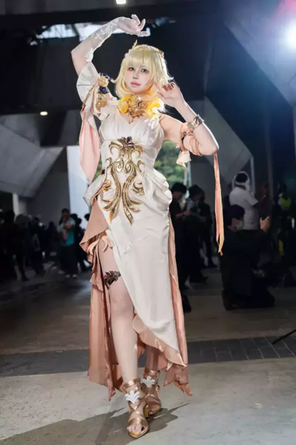 「【コスプレ】ギリシャ彫刻のような美しい黄金比を魅せる！『崩スタ』アグライアの美女レイヤーが神話の世界を奏でる【写真9枚】」の画像