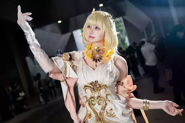 「【コスプレ】ギリシャ彫刻のような美しい黄金比を魅せる！『崩スタ』アグライアの美女レイヤーが神話の世界を奏でる【写真9枚】」の画像