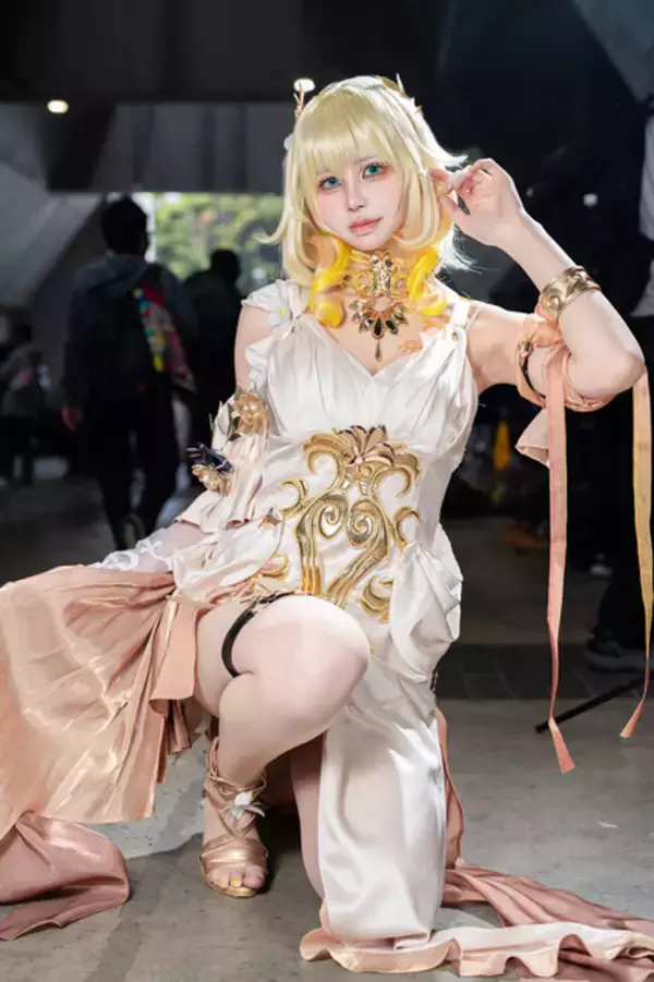 「【コスプレ】ギリシャ彫刻のような美しい黄金比を魅せる！『崩スタ』アグライアの美女レイヤーが神話の世界を奏でる【写真9枚】」の画像