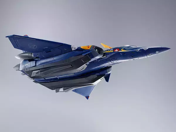 「「マクロスプラス」より“異形”の試作可変戦闘機「YF-21」がDX超合金に！三段変形や“ハイ・マニューバ・モード”も再現」の画像