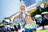「【コスプレ】太陽に照らされたスレンダーな褐色の美ボディが躍動！『原神』ムアラニの笑顔に元気がもりもり湧いてくる【写真8枚】」の画像1