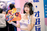 「【台北ゲームショウ2026】完璧なスタイルの美女コンパニオンが集結！さまざまな衣装で会場を盛り上げたアジアンビューティーまとめ【画像38枚】」の画像36