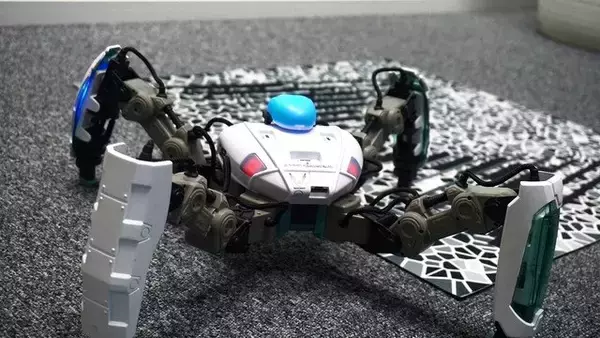 「【レポート】現実世界で戦うARロボット「メカモン」登場 ― カスタマイズや対戦も可能で、大会もサポート予定」の画像