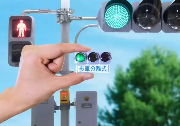 なんと「信号機」が超リアルにカプセルトイ化…！本物の図面を参考に作 