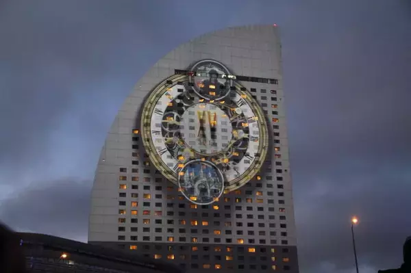 「【レポート】みなとみらいに“龍神バハムート”襲来！「FF30周年×横浜市」のコラボで生まれた日本最大級のプロジェクションマッピングはすごかった」の画像