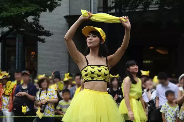 「【フォトレポ】ピカチュウたちが横浜を練り歩く！写真で見る「ピカチュウ・カーニバル・パレード」」の画像