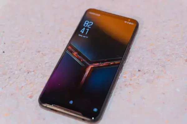 「ゲームの遊び方が変わるかもしれない!? ASUS新発表のゲーミングスマホ「ROG Phone2」の性能が色々やり過ぎだった」の画像