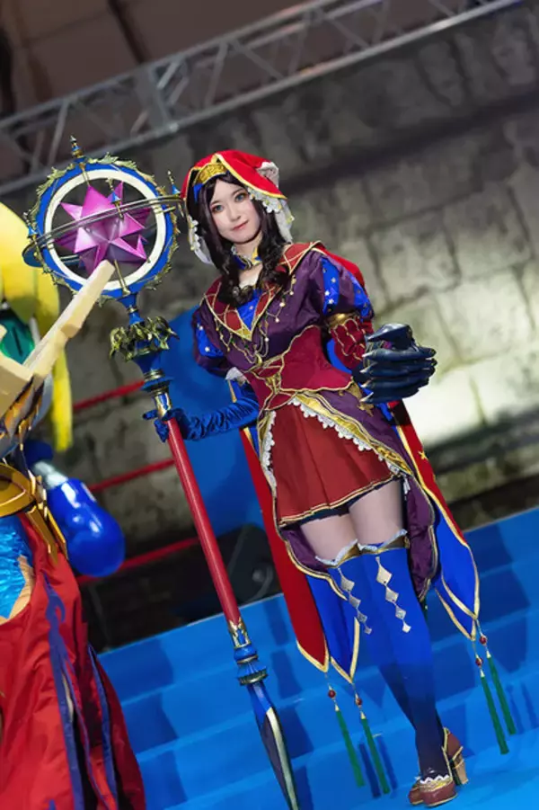 「幕張メッセが特異点になる「FGOフェス2019」が開幕！マスターを出迎える公式コスプレイヤーと着ぐるみ速報【写真50枚】」の画像