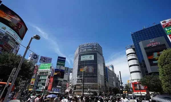 「『FGO』が渋谷スクランブル交差点をジャック！8月11日まで4周年特別映像を街頭ビジョン5ヶ所同時放映」の画像