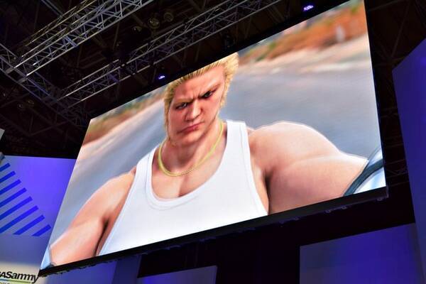 龍が如く Online 第二部主人公が郷田龍司に決定 声優 岩崎征実さんが喜びのマッスルポーズを決めた 龍オン ステージレポ Tgs 19 19年9月18日 エキサイトニュース