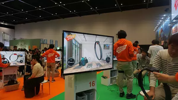 「『リングフィット アドベンチャー』体験レポ─俺の大胸筋が光って唸る！【Nintendo Live 2019】」の画像