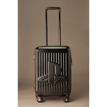 派手過ぎないデザインが嬉しい「プレステキャリーケース」が新登場！キャスターホイールにまでPSロゴが印刷された、こだわりの一品