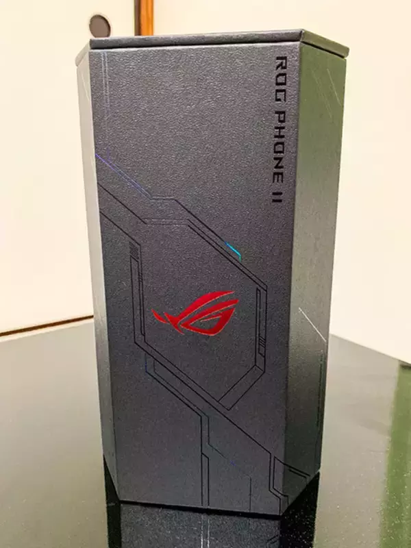 「世界最高峰のゲーミングフォン「ROG Phone II」日本発売決定！“変態過ぎる”高性能ぶりに酔いしれよう」の画像