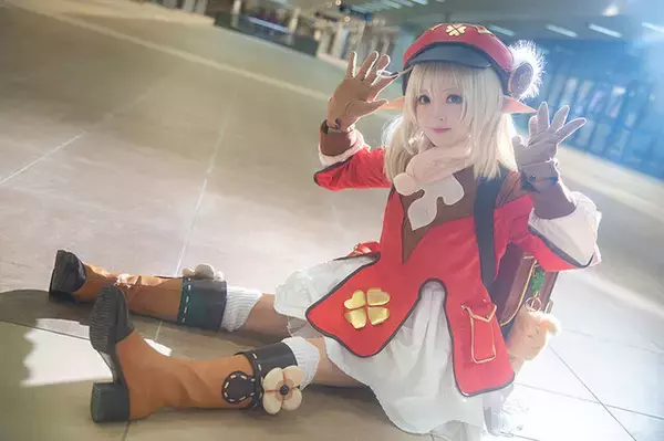 「オープンワールドRPG『原神』の“最強戦力”美少女クレーから目が離せない！圧倒的グラフィックや元素によるユニークなシステムにも注目【コスプレ】」の画像