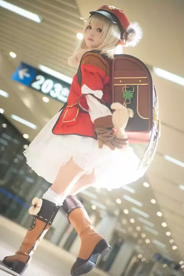 「オープンワールドRPG『原神』の“最強戦力”美少女クレーから目が離せない！圧倒的グラフィックや元素によるユニークなシステムにも注目【コスプレ】」の画像