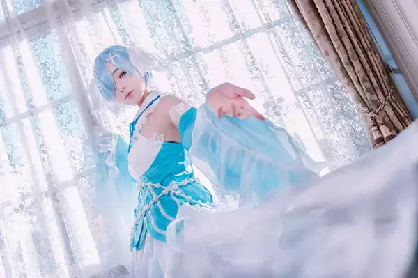 「【コスプレ】『リゼロス』レムのクリスタルドレス実装祈願！音羽御殿で煌めく美女レイヤーを撮り下ろし【写真31枚】」の画像