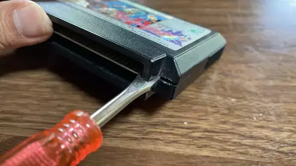 「ファミコンカセットの内蔵電池を新しくしたい！30年前に遊んだ『ドラクエ4』よ、甦れ」の画像