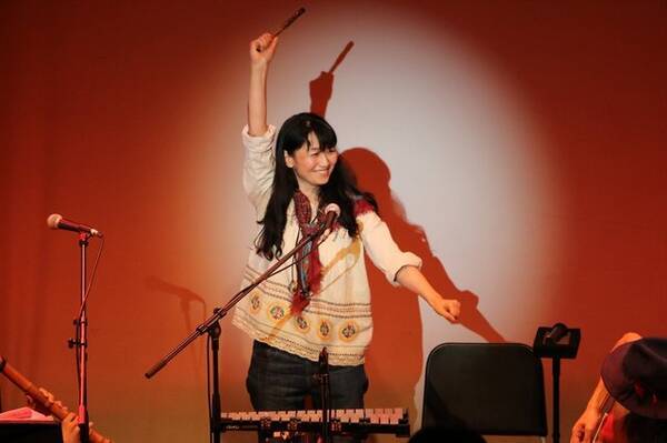 230人の口笛が奏でる ワイルドアームズ 荒野の果てへ なるけみちこ氏特集live Playing Naruke Works レポート 13年9月8日 エキサイトニュース 230人の口笛が奏でる ワイルドアームズ 荒野の果てへ なるけみちこ氏特集live Playing Naruke Works レポート 13年9月8日 エキサイトニュース