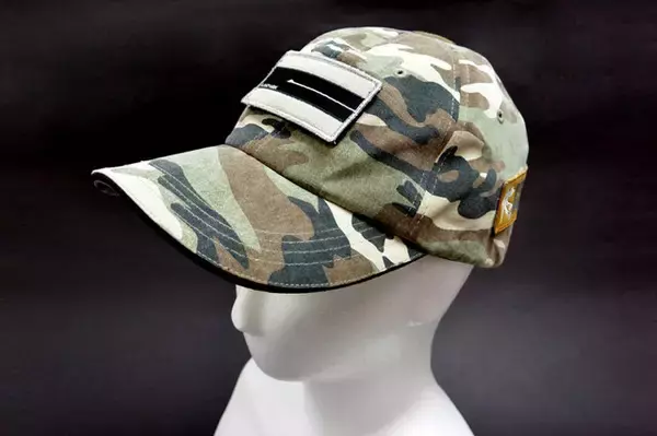 「『アーマード・コア』「LINE ARK」モチーフのキャップが登場、迷彩柄でワッペンの付け外しが可能」の画像