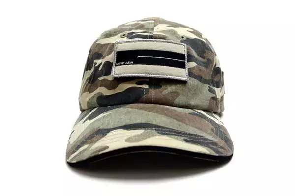 「『アーマード・コア』「LINE ARK」モチーフのキャップが登場、迷彩柄でワッペンの付け外しが可能」の画像