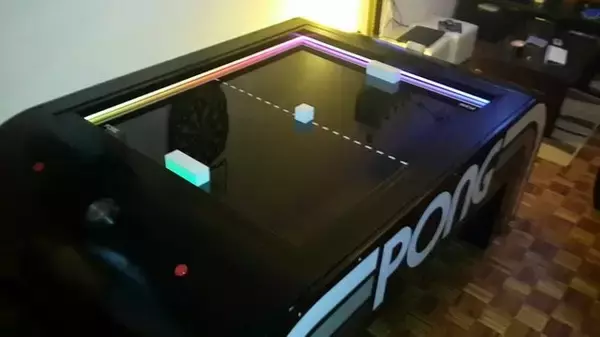 ATARIの名作『Pong』をアナログで再現！？普通のホッケーゲームのようにも見えるが…