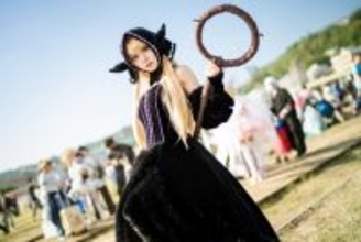 【コスプレ】漆黒のローブから覗けるスラリと伸びた美脚に釘付け！台湾美女の「ダンジョン飯」マルシルはオーラが凄かった【写真8枚】