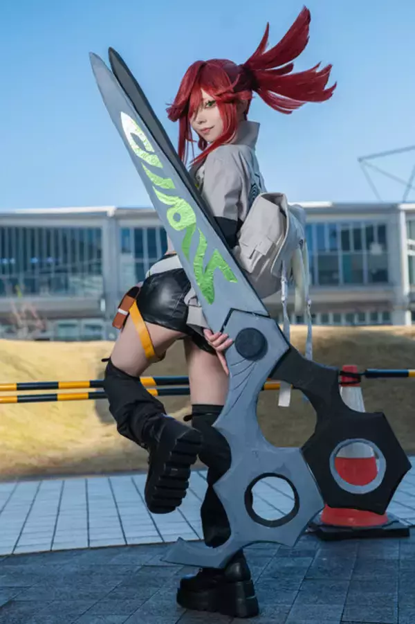 「【コスプレ】引き締まった細いウエストとヒップラインが素晴らしい！巨大鋏も自作の「ガチアクタ」リヨウレイヤーがかっこよすぎた【写真８枚】」の画像