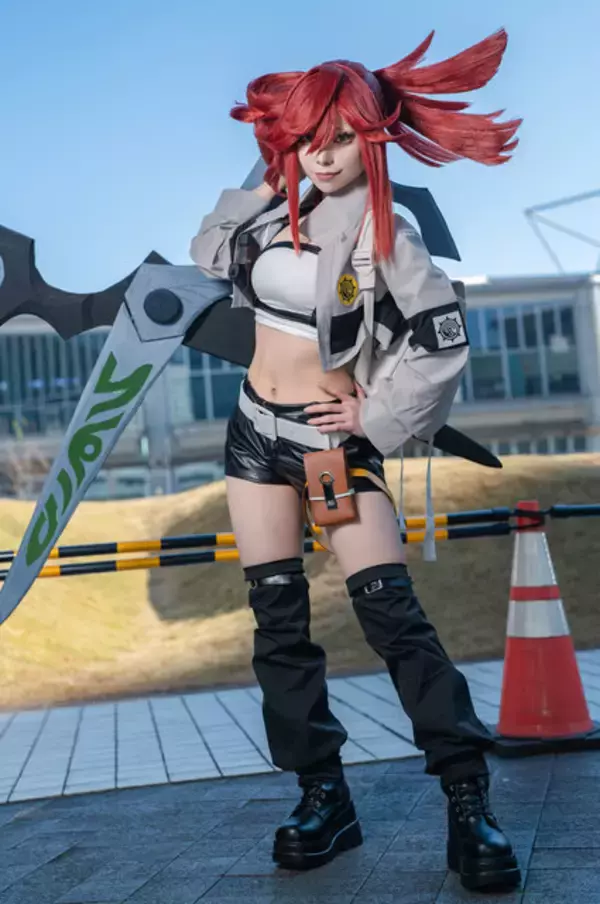 「【コスプレ】引き締まった細いウエストとヒップラインが素晴らしい！巨大鋏も自作の「ガチアクタ」リヨウレイヤーがかっこよすぎた【写真８枚】」の画像