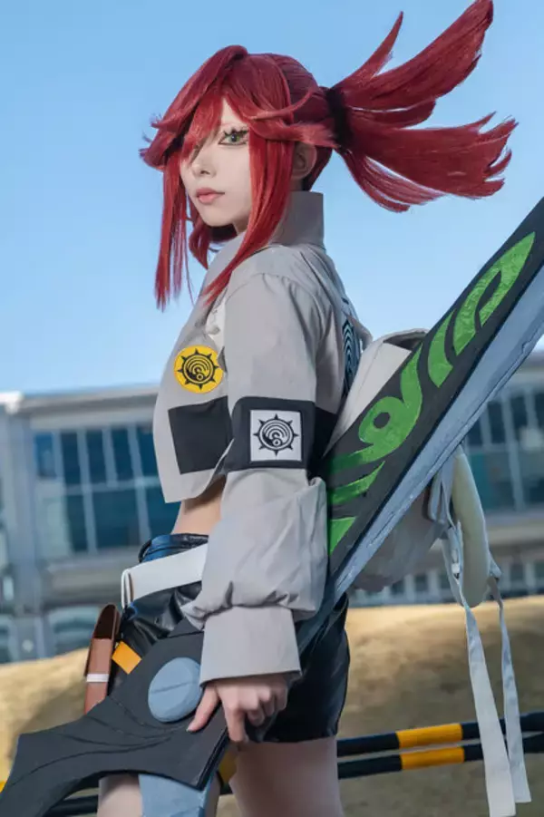 「【コスプレ】引き締まった細いウエストとヒップラインが素晴らしい！巨大鋏も自作の「ガチアクタ」リヨウレイヤーがかっこよすぎた【写真８枚】」の画像