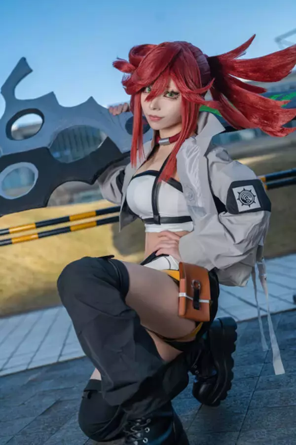 「【コスプレ】引き締まった細いウエストとヒップラインが素晴らしい！巨大鋏も自作の「ガチアクタ」リヨウレイヤーがかっこよすぎた【写真８枚】」の画像