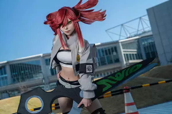 「【コスプレ】引き締まった細いウエストとヒップラインが素晴らしい！巨大鋏も自作の「ガチアクタ」リヨウレイヤーがかっこよすぎた【写真８枚】」の画像