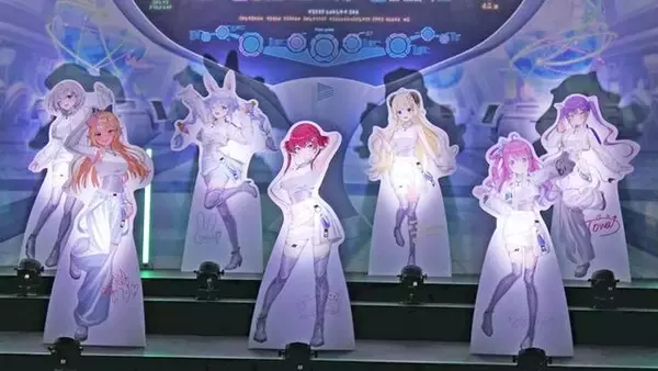「VTuberの“リアル”イベントとは!?...3日開催で幕張メッセをジャックしたホロライブエキスポに「VTuberの最前線」を見た【イベントレポ／コラボスタンディー コレクションも！／写真158枚】」の画像