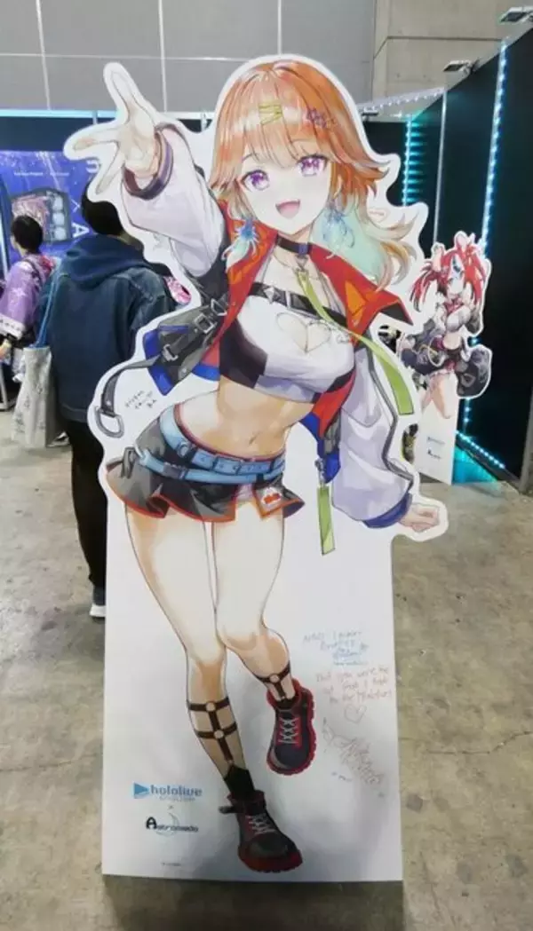 「VTuberの“リアル”イベントとは!?...3日開催で幕張メッセをジャックしたホロライブエキスポに「VTuberの最前線」を見た【イベントレポ／コラボスタンディー コレクションも！／写真158枚】」の画像