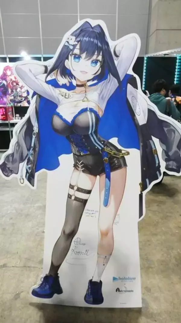 「VTuberの“リアル”イベントとは!?...3日開催で幕張メッセをジャックしたホロライブエキスポに「VTuberの最前線」を見た【イベントレポ／コラボスタンディー コレクションも！／写真158枚】」の画像