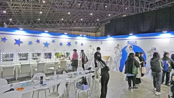 「VTuberの“リアル”イベントとは!?...3日開催で幕張メッセをジャックしたホロライブエキスポに「VTuberの最前線」を見た【イベントレポ／コラボスタンディー コレクションも！／写真158枚】」の画像