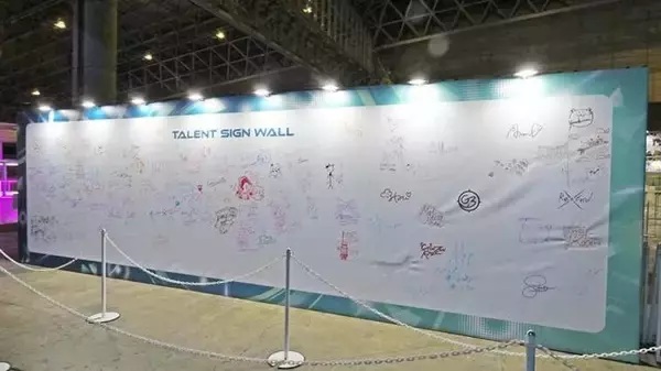 「VTuberの“リアル”イベントとは!?...3日開催で幕張メッセをジャックしたホロライブエキスポに「VTuberの最前線」を見た【イベントレポ／コラボスタンディー コレクションも！／写真158枚】」の画像