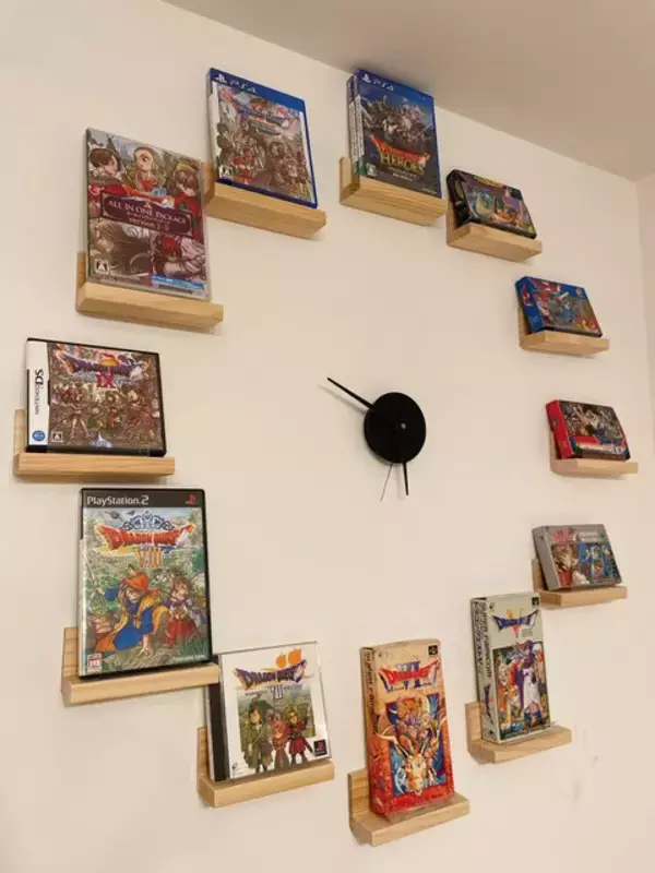 「『ドラクエ』の歴史と時刻を合体させた壁時計が大反響！ ナンバリング作品が見守る“家族の時間”」の画像