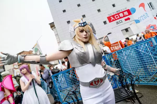 「【コスプレ】大阪から歩いて来たマリー・アントワネット、アテナの聖闘士が関西に集結！「ストフェス2025」美麗レイヤーまとめ【写真35枚】」の画像