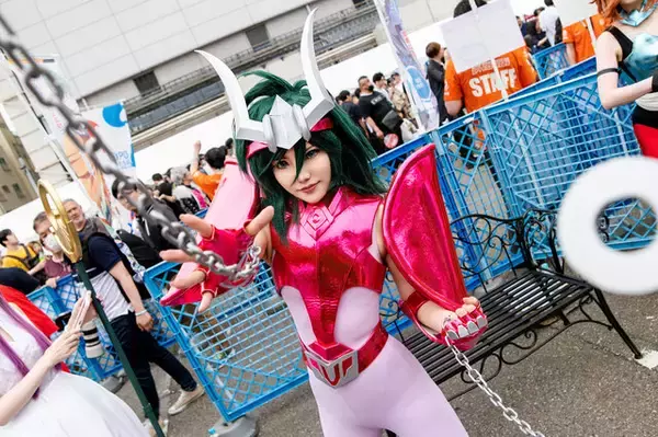 「【コスプレ】大阪から歩いて来たマリー・アントワネット、アテナの聖闘士が関西に集結！「ストフェス2025」美麗レイヤーまとめ【写真35枚】」の画像