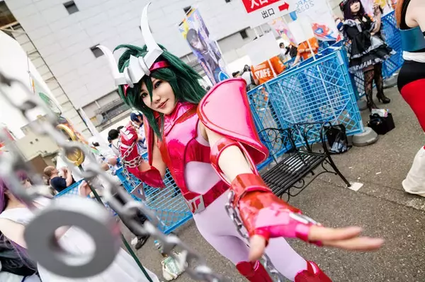 「【コスプレ】大阪から歩いて来たマリー・アントワネット、アテナの聖闘士が関西に集結！「ストフェス2025」美麗レイヤーまとめ【写真35枚】」の画像