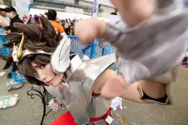 「【コスプレ】大阪から歩いて来たマリー・アントワネット、アテナの聖闘士が関西に集結！「ストフェス2025」美麗レイヤーまとめ【写真35枚】」の画像