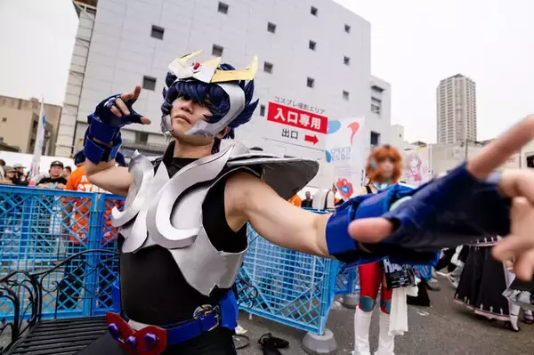 「【コスプレ】大阪から歩いて来たマリー・アントワネット、アテナの聖闘士が関西に集結！「ストフェス2025」美麗レイヤーまとめ【写真35枚】」の画像
