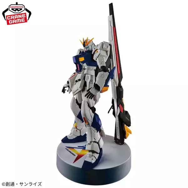 「かっこよすぎる…！実物大ガンダム立像「RX-93ff νガンダム」がプライズフィギュアに！“ロングレンジ・フィン・ファンネル”も忠実に再現」の画像