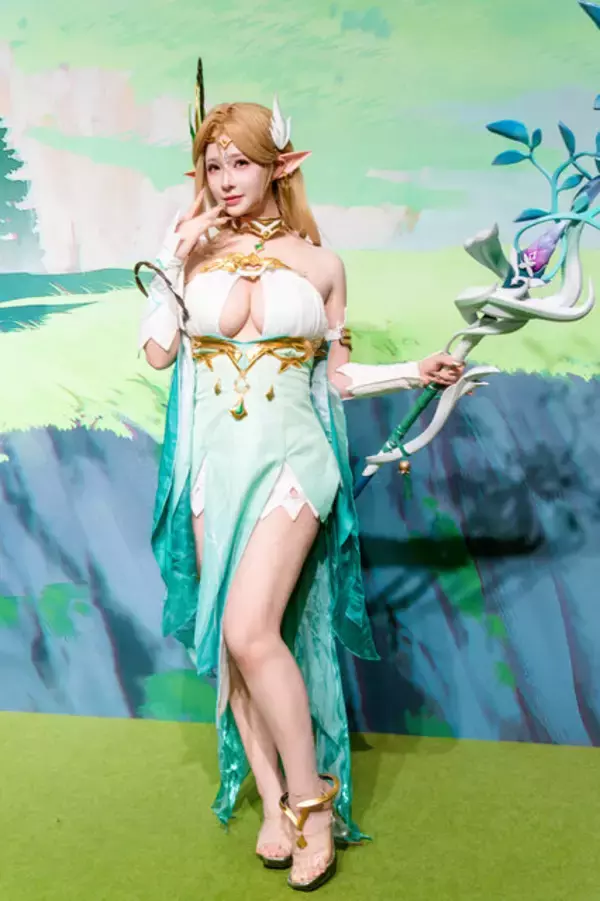 「【コスプレ】中国人気の美女レイヤーが勢揃い！ケモミミやエルフ、セーラー服まで登場するファンタジーワールドRPG『アズールプロミリア』【写真22枚】」の画像